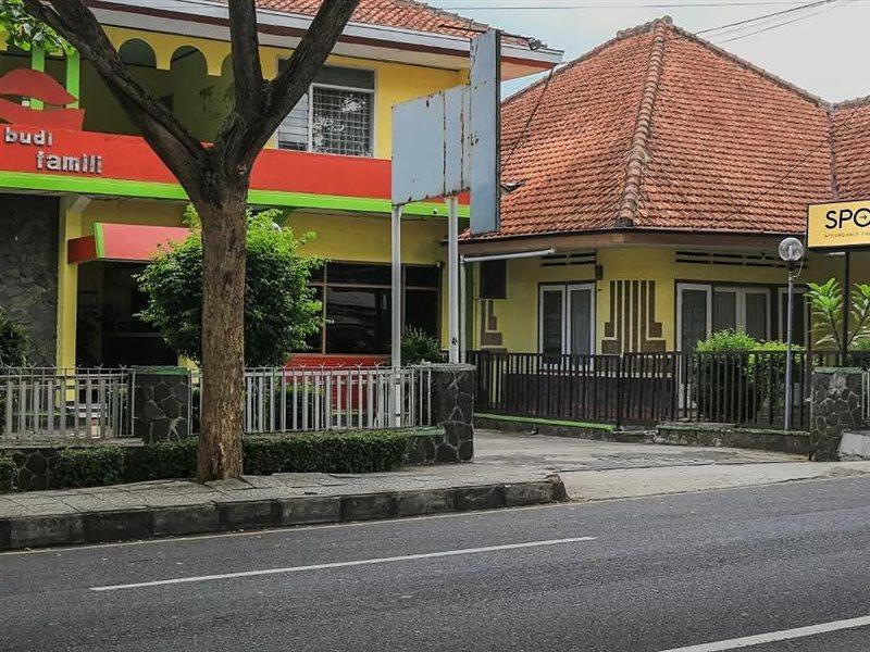 สปอต ออน 1708 โฮเทล บูดี ฟามิลี 1 ชาเรียะห์ Hotel Ciamis ภายนอก รูปภาพ