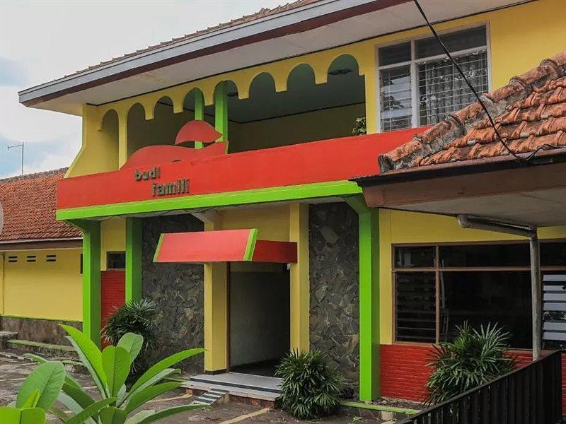 สปอต ออน 1708 โฮเทล บูดี ฟามิลี 1 ชาเรียะห์ Hotel Ciamis ภายนอก รูปภาพ