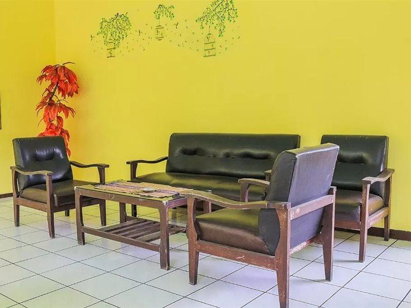 สปอต ออน 1708 โฮเทล บูดี ฟามิลี 1 ชาเรียะห์ Hotel Ciamis ภายนอก รูปภาพ