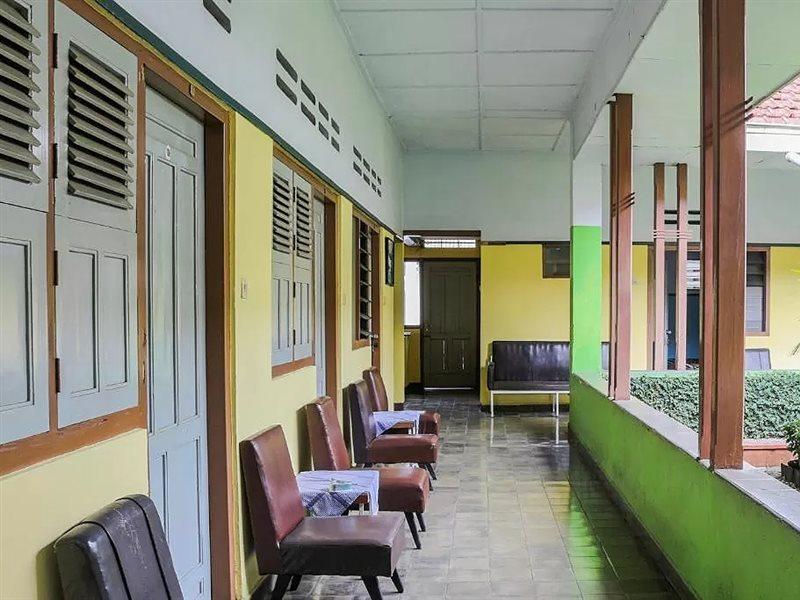 สปอต ออน 1708 โฮเทล บูดี ฟามิลี 1 ชาเรียะห์ Hotel Ciamis ภายนอก รูปภาพ