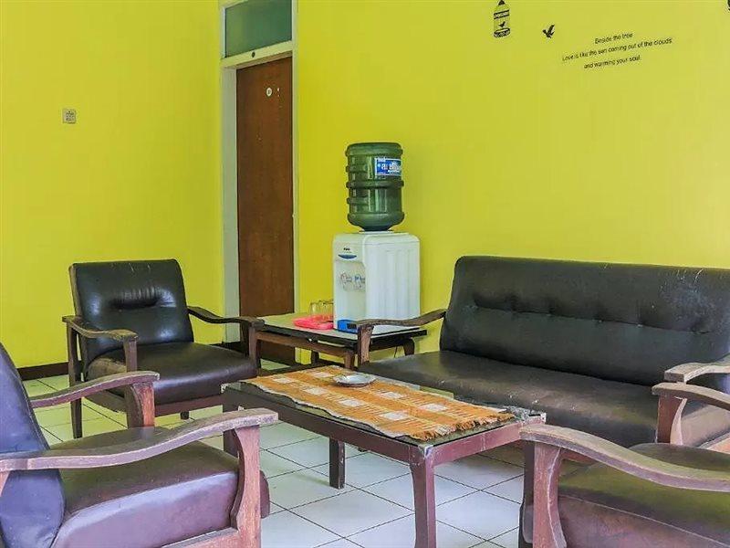 สปอต ออน 1708 โฮเทล บูดี ฟามิลี 1 ชาเรียะห์ Hotel Ciamis ภายนอก รูปภาพ