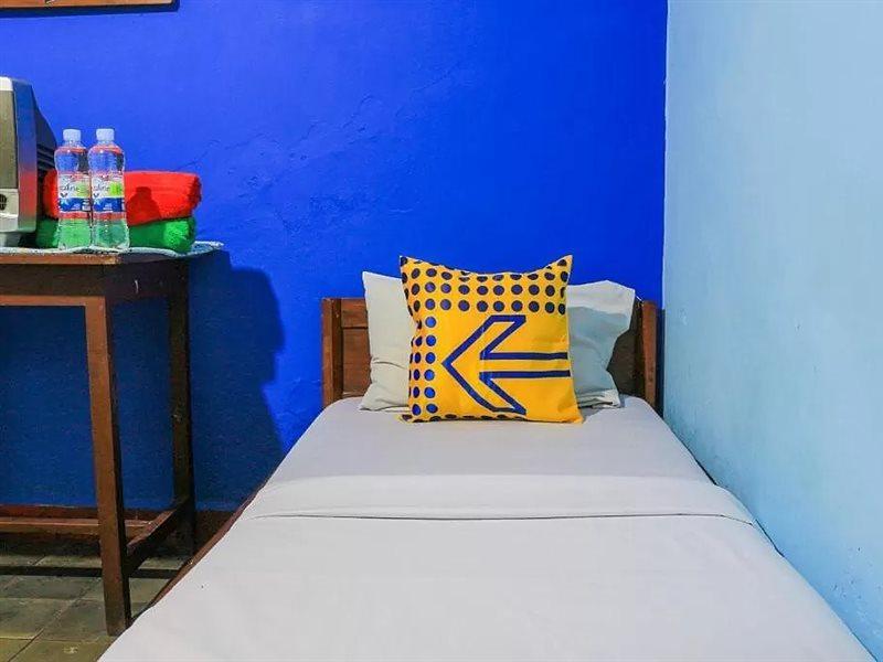 สปอต ออน 1708 โฮเทล บูดี ฟามิลี 1 ชาเรียะห์ Hotel Ciamis ภายนอก รูปภาพ