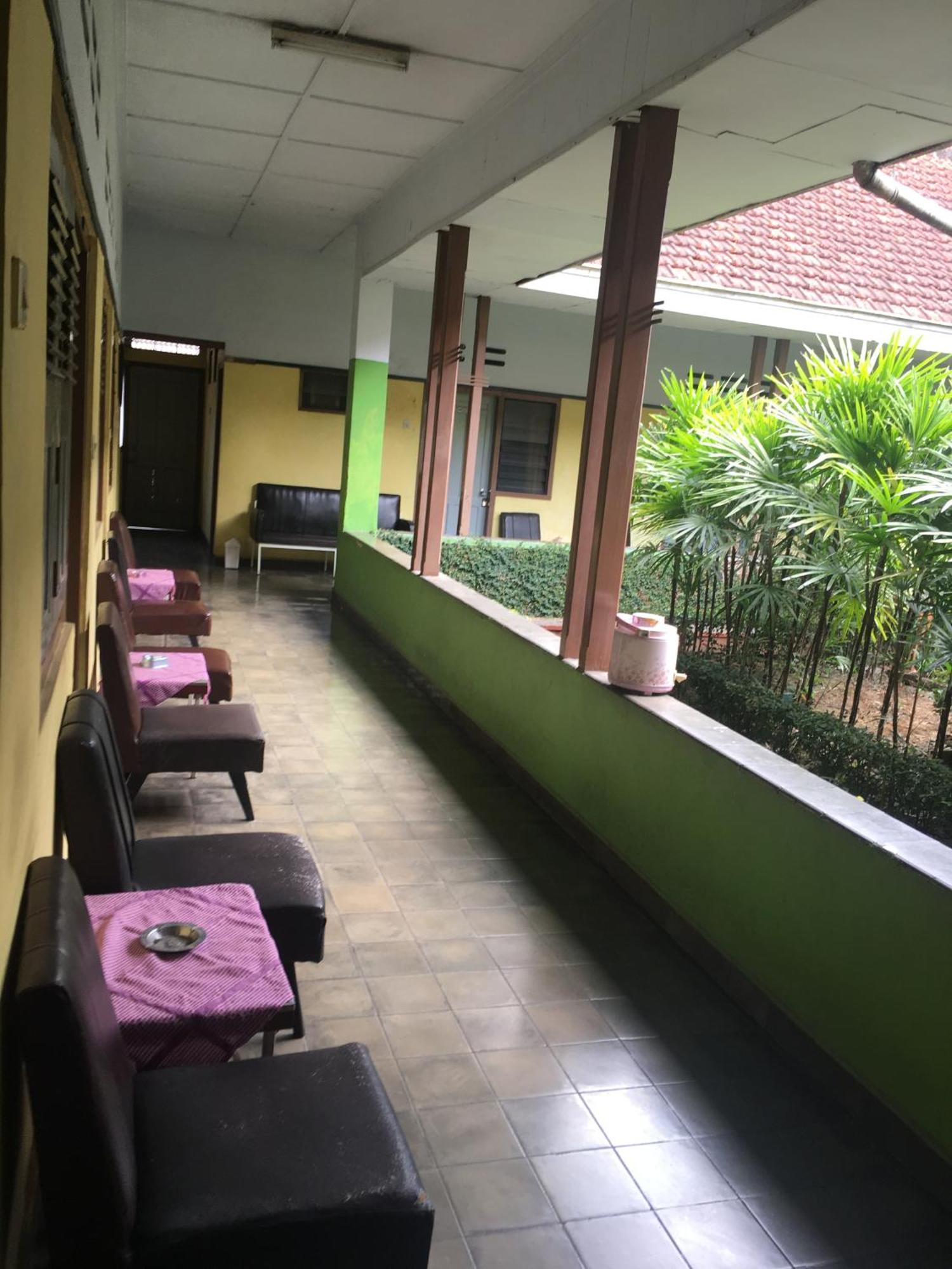 สปอต ออน 1708 โฮเทล บูดี ฟามิลี 1 ชาเรียะห์ Hotel Ciamis ภายนอก รูปภาพ