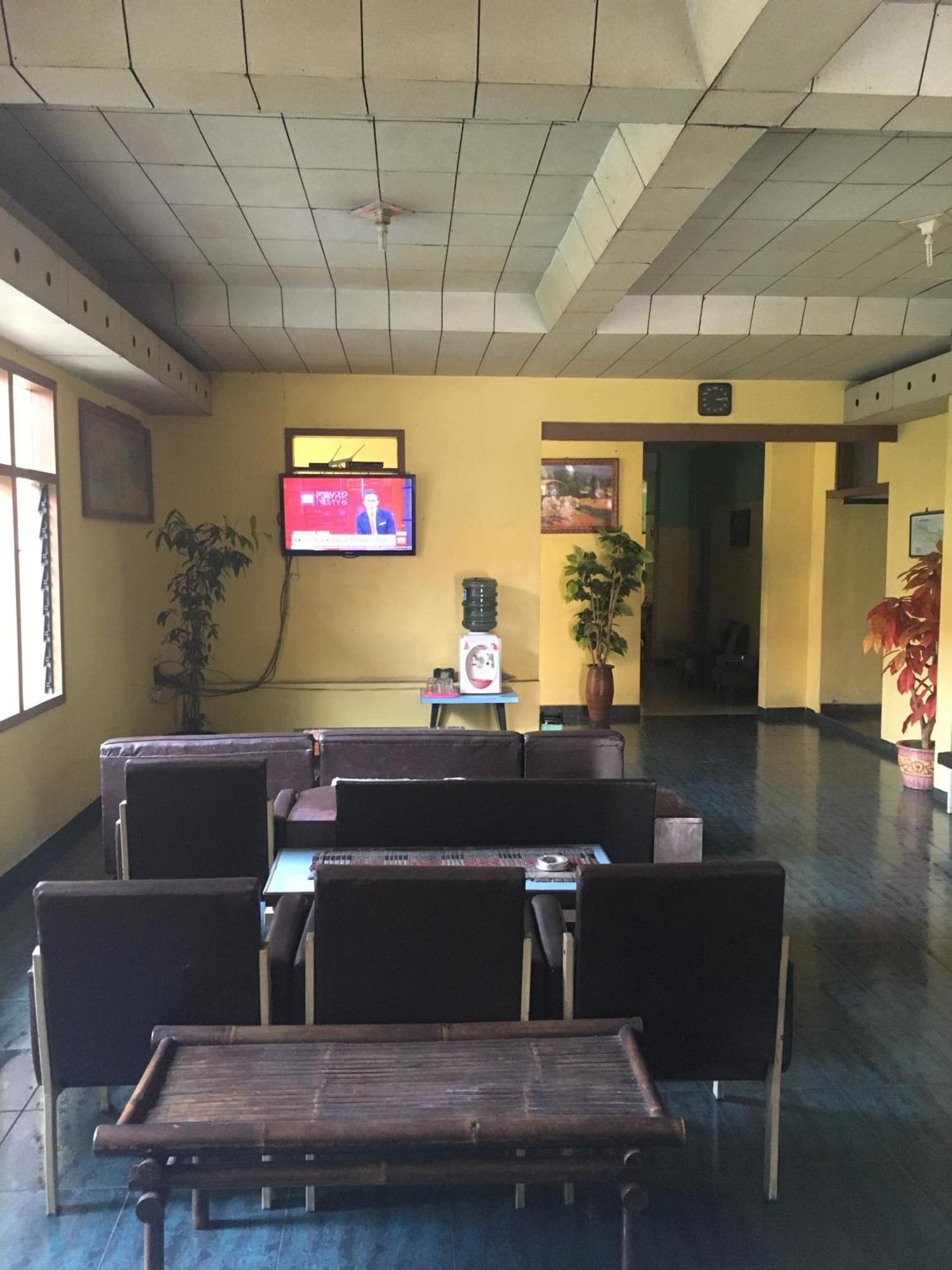 สปอต ออน 1708 โฮเทล บูดี ฟามิลี 1 ชาเรียะห์ Hotel Ciamis ภายนอก รูปภาพ